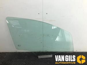 Usagé Vitre avant droite Opel Corsa D 1.2 16V Prix € 40,00 Règlement à la marge proposé par Van Gils Automotive