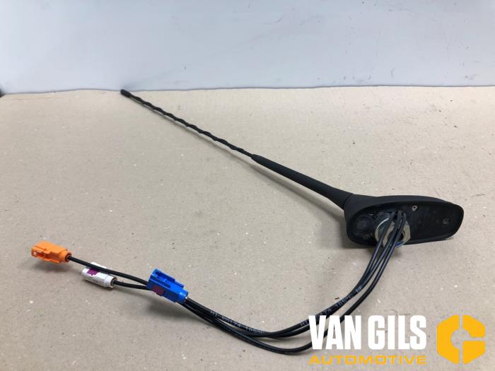 Używane Antena Citroen C4 Cactus (0B/0P) 1.2 PureTech 110 12V Cena na żądanie oferowane przez Van Gils Automotive