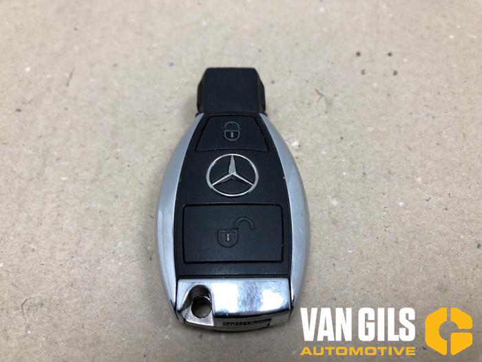 Używane Klucz Mercedes C Estate (S205) C-350 e 2.0 16V Cena € 100,00 Procedura marży oferowane przez Van Gils Automotive