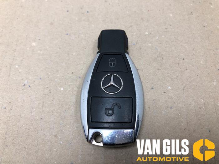 Używane Klucz Mercedes C Estate (S205) C-350 e 2.0 16V Cena € 100,00 Procedura marży oferowane przez Van Gils Automotive