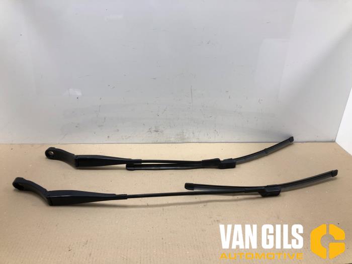 Gebrauchte Scheibenwischerarm-Set Peugeot 308 SW (L4/L9/LC/LJ/LR) 1.6 BlueHDi 120 Preis auf Anfrage angeboten von Van Gils Automotive