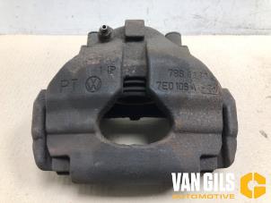Usagé Etrier de frein (pince) avant droit Volkswagen Transporter T5 1.9 TDi Prix sur demande proposé par Van Gils Automotive