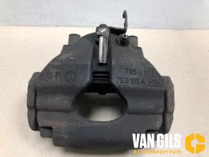 Usagé Etrier de frein avant gauche Volkswagen Transporter T5 1.9 TDi Prix sur demande proposé par Van Gils Automotive