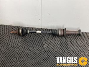 Usagé Cardan droit (transmission) Volkswagen Transporter T5 1.9 TDi Prix € 199,95 Règlement à la marge proposé par Van Gils Automotive