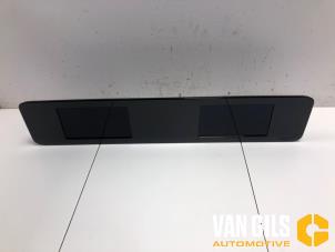 Usados Pantalla interior Mercedes B (W247) 2.0 B-200d Precio € 599,99 Norma de margen ofrecido por Van Gils Automotive