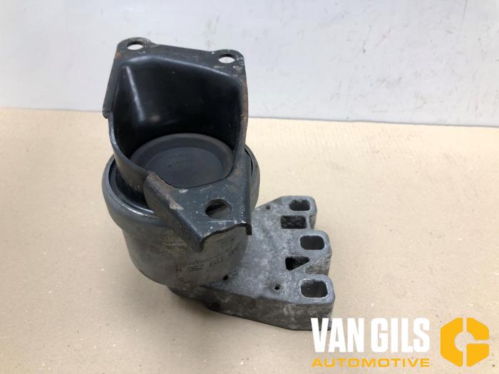 Usagé Support moteur Volkswagen Transporter/Caravelle T6 2.0 TDI 204 4Motion Prix sur demande proposé par Van Gils Automotive