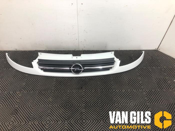 Używane Grill Opel Vivaro 1.9 DI Cena na żądanie oferowane przez Van Gils Automotive