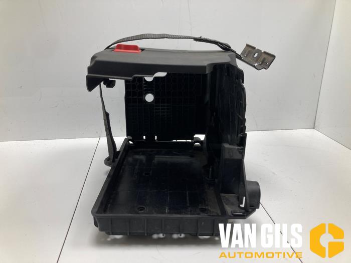 Begagnade Batterilåda Mercedes B (W247) 2.0 B-200d Pris € 39,95 Marginaltabell erbjuds av Van Gils Automotive