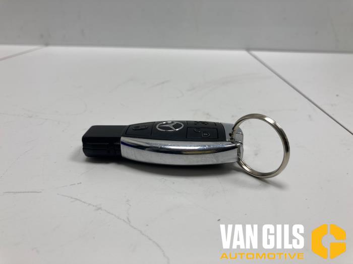 Begagnade Nyckel Mercedes C-Klasse AMG (W205) C-63 S,Edition 1 AMG 4.0 V8 Biturbo Pris € 49,95 Marginaltabell erbjuds av Van Gils Automotive