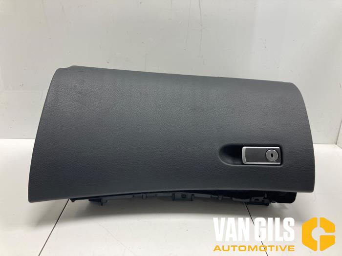 Gebrauchte Handschuhfach Mercedes E-Klasse AMG (W213) 4.0 E-63 S AMG V8 Turbo 4-Matic+ Preis € 125,00 Margenregelung angeboten von Van Gils Automotive