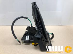 Gebrauchte Türschlossmechanik 4-türig links vorne Hyundai i30 (GDHB5) 1.6 GDI Blue 16V Preis auf Anfrage angeboten von Van Gils Automotive