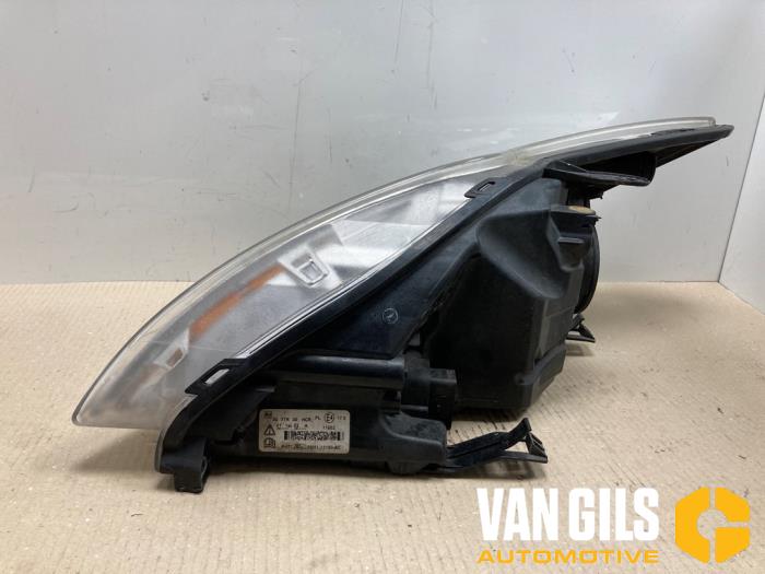 Headlight, right Ford Focus 2 Wagon 1.6 16V - 8M5113101AE ORIGINEEL
