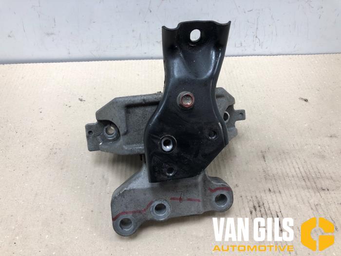 Used Engine mount Mitsubishi Outlander (GF/GG) 2.0 16V PHEV 4x4 Price € 125,00 Margin scheme offered by Van Gils Automotive