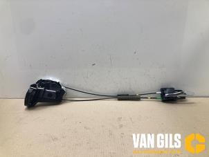 Begagnade Dörrlåsmekanism, 4-dörrars, vänster bak Toyota Prius (ZVW5) 1.8 16V Hybrid Pris på förfrågan erbjuds av Van Gils Automotive