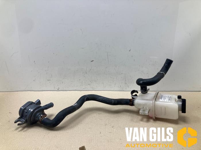 Begagnade Extra vattenpump Toyota Prius (ZVW5) 1.8 16V Hybrid Pris € 45,00 Marginaltabell erbjuds av Van Gils Automotive