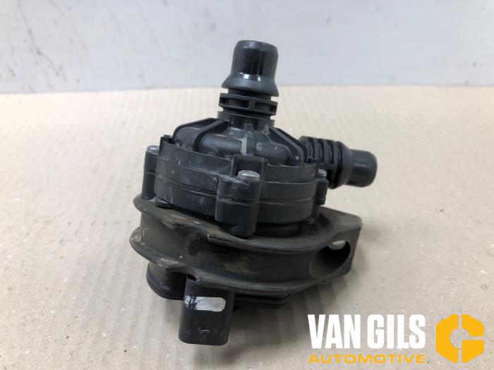 Begagnade Extra vattenpump Mini Countryman (F60) 1.5 12V Cooper Pris € 45,00 Marginaltabell erbjuds av Van Gils Automotive