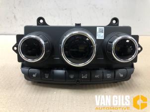 Usados Panel de control de calefacción Mini Countryman (F60) 1.5 12V Cooper Precio de solicitud ofrecido por Van Gils Automotive