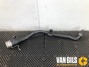 Używane Rurka do napelniania zbiornika paliwa Mini Countryman (F60) 1.5 12V Cooper Cena na żądanie oferowane przez Van Gils Automotive