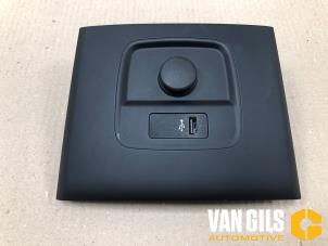 Usados Enchufe USB Mini Countryman (F60) 1.5 12V Cooper Precio de solicitud ofrecido por Van Gils Automotive