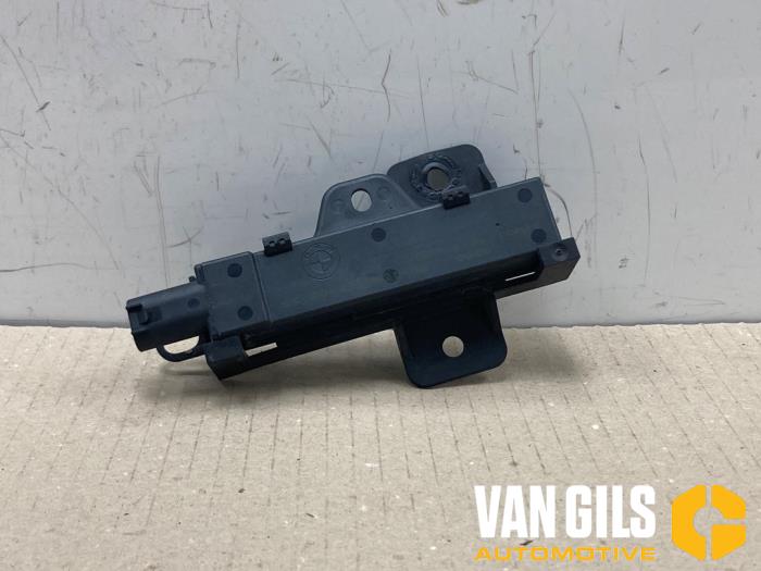 Begagnade Antenn Mini Countryman (F60) 1.5 12V Cooper Pris € 29,95 Marginaltabell erbjuds av Van Gils Automotive