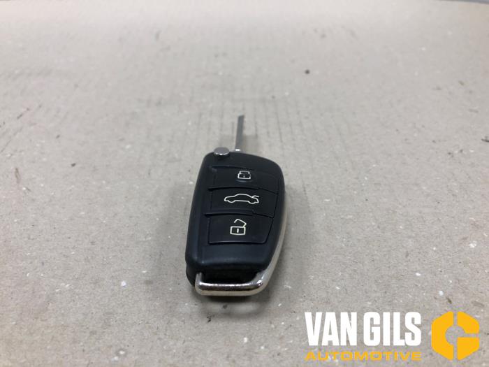 Używane Klucz Audi A3 Limousine (8VS/8VM) 1.5 TFSI 16V Cena € 49,99 Procedura marży oferowane przez Van Gils Automotive