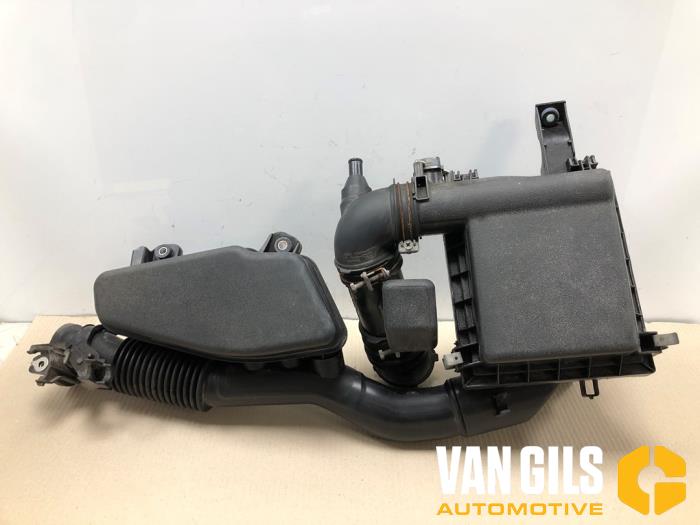 Begagnade Luftfilter Toyota Auris (E15) 1.8 16V HSD Full Hybrid Pris på förfrågan erbjuds av Van Gils Automotive