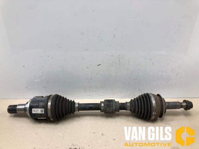 Arbre de transmission avant gauche d'un Toyota Auris (E15) 1.8 16V HSD Full Hybrid 2012