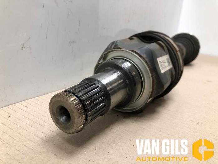 Arbre de transmission avant gauche d'un Toyota Auris (E15) 1.8 16V HSD Full Hybrid 2012