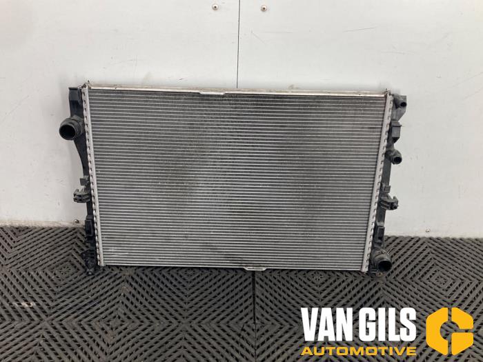 Used Radiator Mercedes E (C238) E-200 2.0 Turbo 16V Price € 129,99 Margin scheme offered by Van Gils Automotive