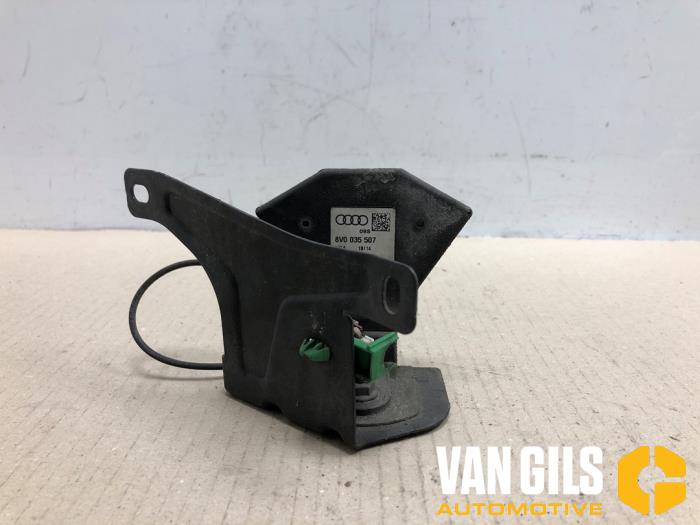 Używane Antena GPS Audi S3 Sportback (8VA/8VF) 2.0 T FSI 16V Cena € 29,99 Procedura marży oferowane przez Van Gils Automotive