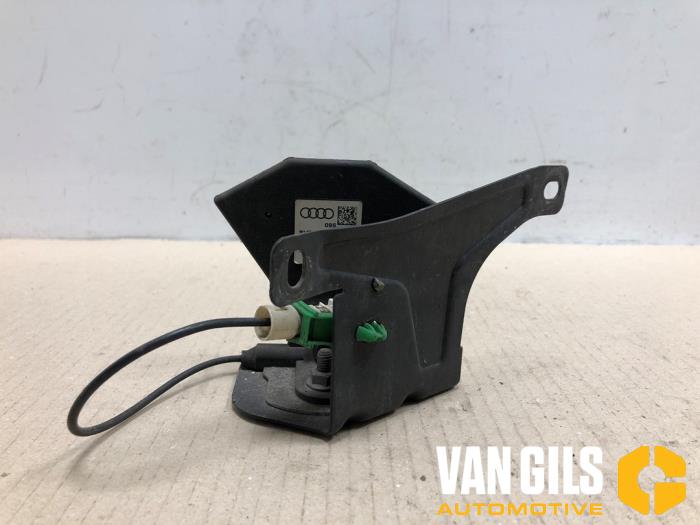 Używane Antena GPS Audi S3 Sportback (8VA/8VF) 2.0 T FSI 16V Cena € 29,99 Procedura marży oferowane przez Van Gils Automotive