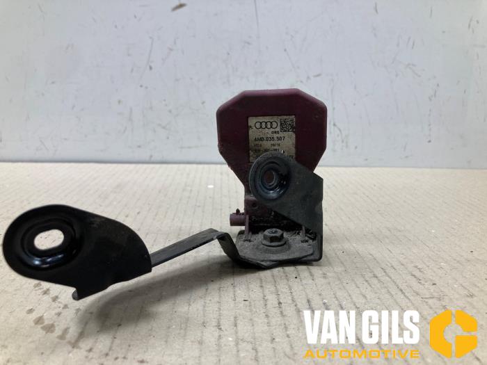 Używane Antena Audi RS 6 Avant (C7) 4.0 V8 TFSI Performance 32V Cena € 29,99 Procedura marży oferowane przez Van Gils Automotive