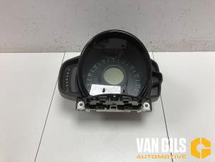 Usagé Compteur kilométrique KM Peugeot 108 1.0 12V Prix € 50,00 Règlement à la marge proposé par Van Gils Automotive