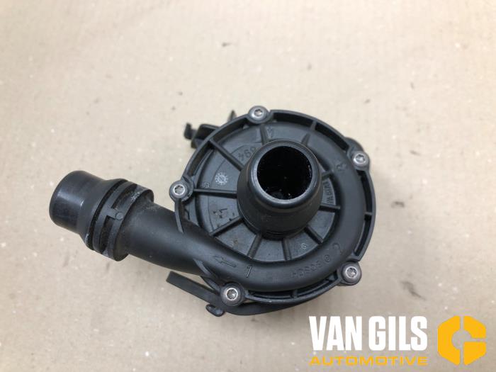 Begagnade Extra vattenpump BMW 5 serie (G30) 520i 2.0 TwinPower Turbo 16V Pris € 75,00 Marginaltabell erbjuds av Van Gils Automotive