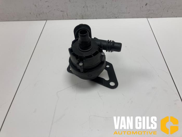 Begagnade Extra vattenpump BMW X5 (F15) xDrive 40e 2.0 Pris € 40,00 Marginaltabell erbjuds av Van Gils Automotive