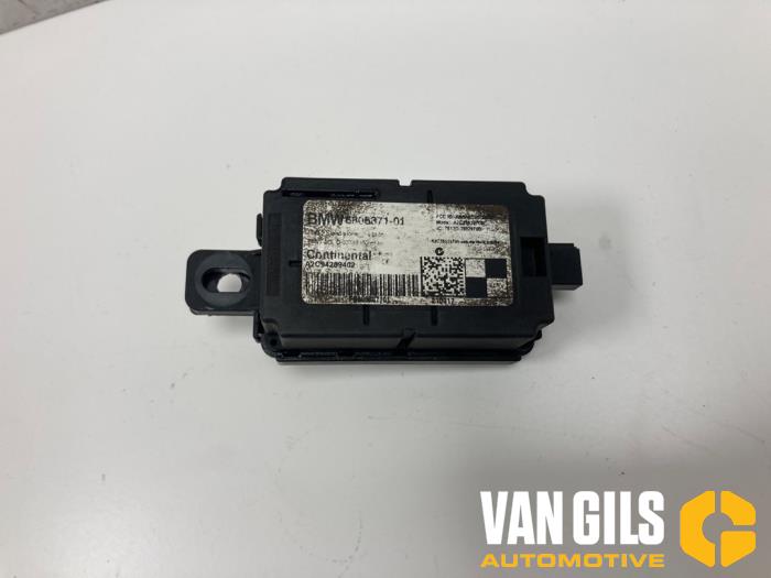 Używane Keyless Entry-Antena BMW X5 (F15) xDrive 40e 2.0 Cena na żądanie oferowane przez Van Gils Automotive