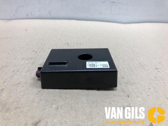 Używane Antena BMW 3 serie Touring (F31) 318d 2.0 16V Cena na żądanie oferowane przez Van Gils Automotive