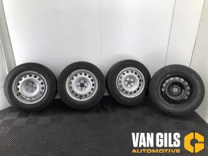 Begagnade Hjuluppsättning + däck Peugeot Expert (V1/VA/VB/VE/VF/VT/VY) 2.0 Blue HDi 145 16V Pris på förfrågan erbjuds av Van Gils Automotive