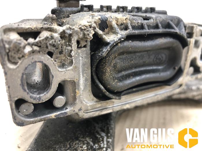 Engine mount from a Cupra Formentor 1.4 e-Hybrid VZ 16V 2022