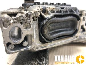 Engine mount from a Cupra Formentor 1.4 e-Hybrid VZ 16V 2022
