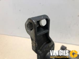 Engine mount from a Cupra Formentor 1.4 e-Hybrid VZ 16V 2022