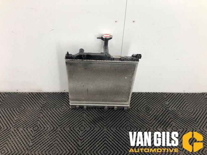 Usagé Radiateur Suzuki Celerio (LF) 1.0 12V Dualjet Prix € 74,99 Règlement à la marge proposé par Van Gils Automotive