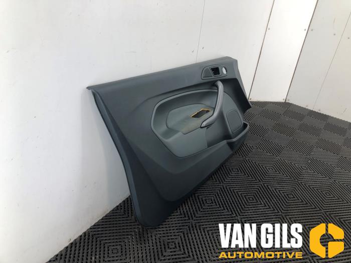 Tapizado de puerta de 2 puertas izquierda de un Ford Fiesta 6 (JA8) 1.25 16V 2011