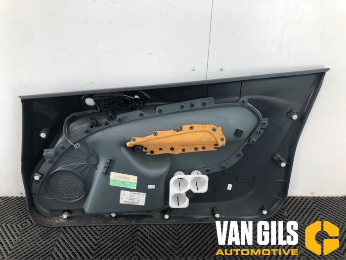 Tapizado de puerta de 2 puertas izquierda de un Ford Fiesta 6 (JA8) 1.25 16V 2011