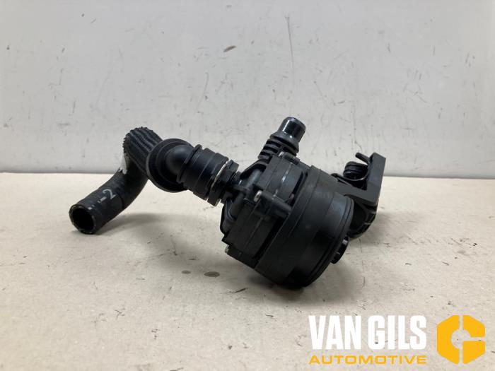 Begagnade Extra vattenpump BMW 5 serie (G60) 530e 2.0 TwinPower Turbo 16V Pris € 30,00 Marginaltabell erbjuds av Van Gils Automotive
