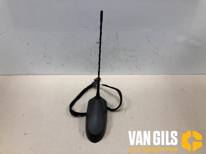 Używane Antena Opel Corsa E 1.4 16V Cena na żądanie oferowane przez Van Gils Automotive