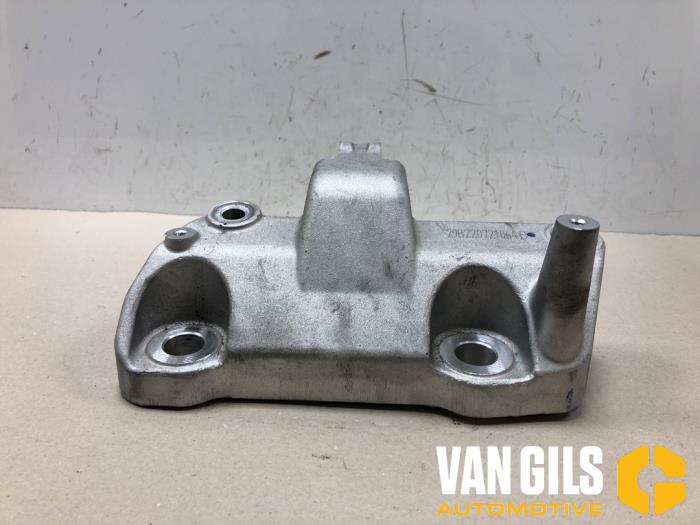 Used Engine mount Volvo XC40 (XZ) Recharge 70 kWh Price € 50,00 Margin scheme offered by Van Gils Automotive