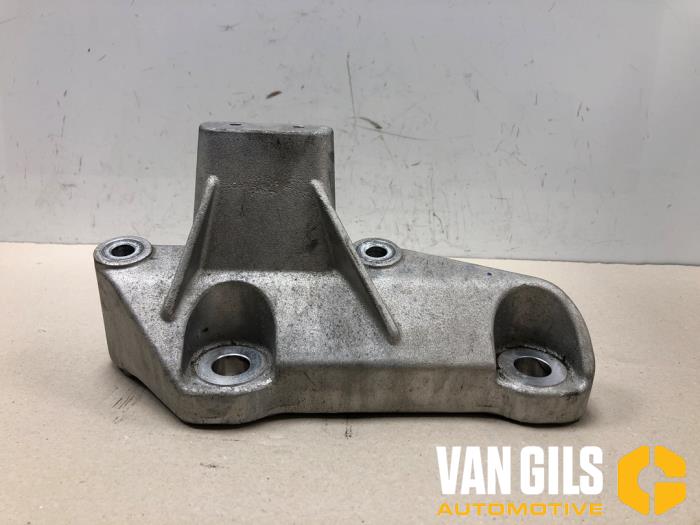 Used Engine mount Volvo XC40 (XZ) Recharge 70 kWh Price € 50,00 Margin scheme offered by Van Gils Automotive