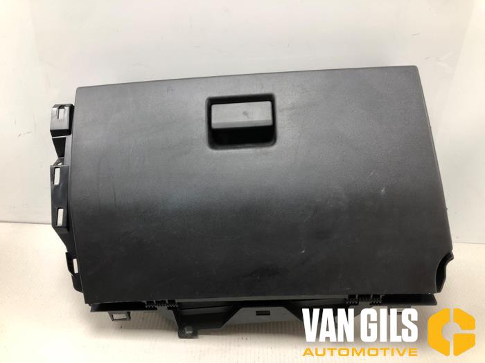 Begagnade Handskfack Landrover Discovery Sport (LC) 2.0 TD4 180 16V Pris på förfrågan erbjuds av Van Gils Automotive