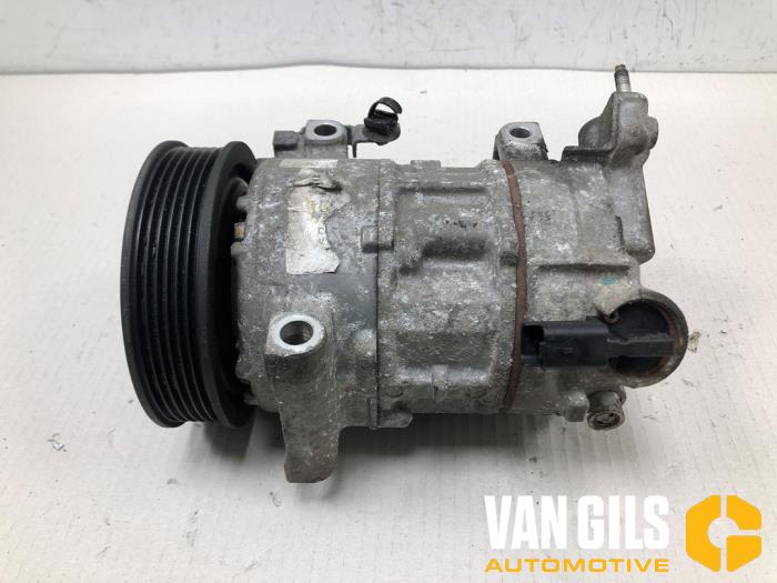 Usagé Pompe clim Peugeot 308 (4A/C) 1.6 16V THP Autom. Prix sur demande proposé par Van Gils Automotive